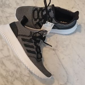 Adidas cloud foam ultimate black and white NWT